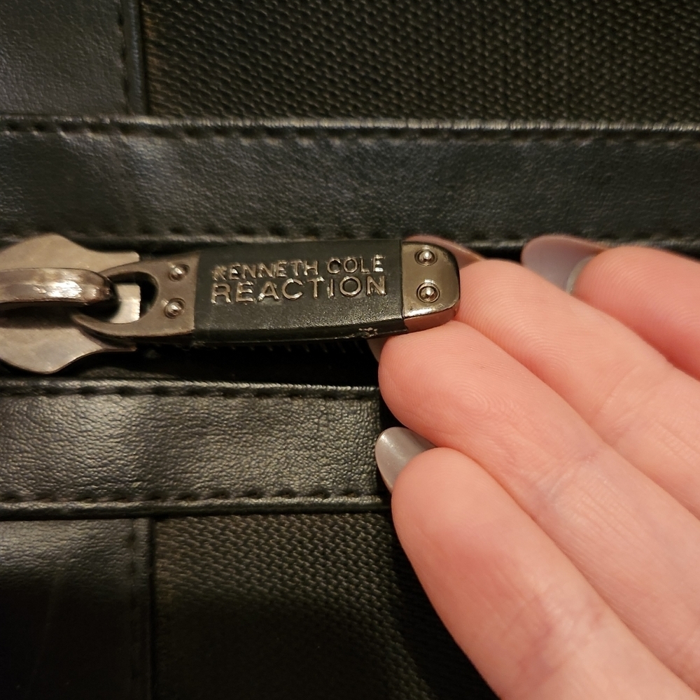 Like New Kenneth Cole Reaction Work Bag with R-tech lining - Picture 3 of 10